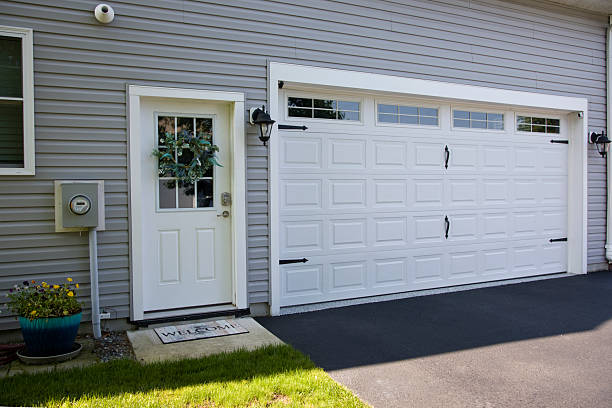 24/7 Emergency Garage Door Panel Replacement experts in Nashotah, WI